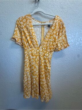 Lulu's Yellow Floral V-Neck Midi Dress